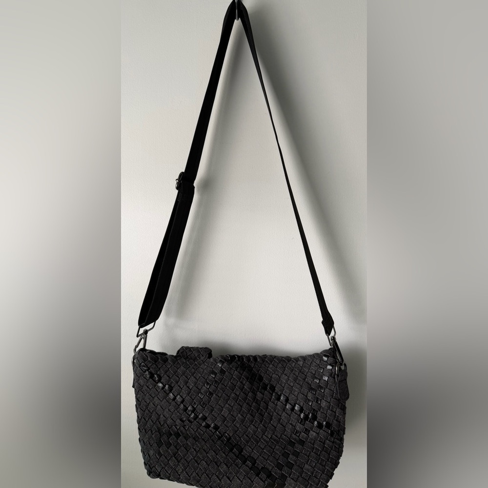 HAUTE SHORE Mark Edge Black Woven Mini Tote with Detachable Strap - Picture 3 of 6